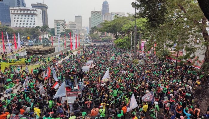 Ribuan Ojol Turun ke Jalan Hari Ini, Layanan Dihentikan Sementara