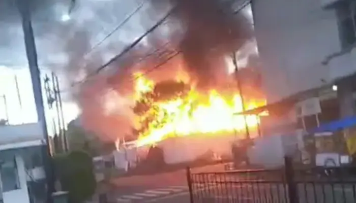 Pagi Panik di Tengah Proyek Bangunan BSI: Warung Nasi Terbakar, Seorang Warga Luka Bakar