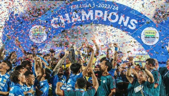 Persib Bandung Kunci Gelar Juara Liga 1 2024/2025! Inilah Jadwal Pengangkatan Trofi Juara