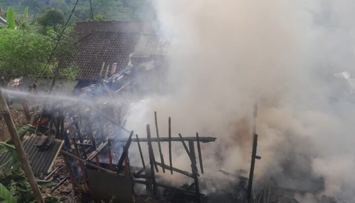 Si Jago Merah Mengamuk di Cigalontang Tasikmalaya, Dua Rumah dan Satu Motor Hangus Terbakar