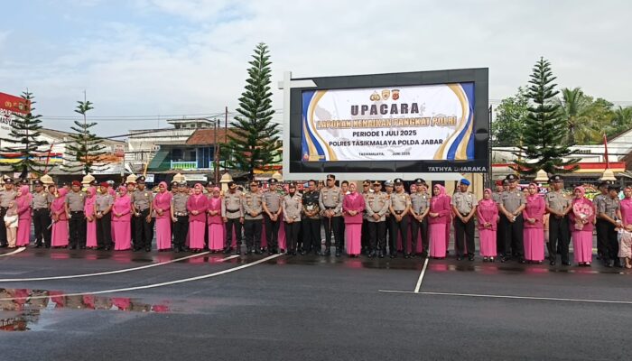 Bunga dan Harapan Warnai Kenaikan Pangkat 69 Anggota Polres Tasikmalaya 3 IMG 20250630 WA0013