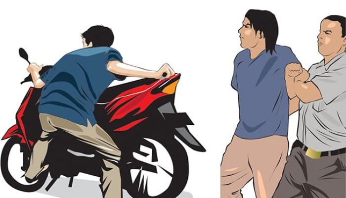 Seorang Kepala Desa Baku Hantam dengan Pencuri Motor di Tengah Jalan