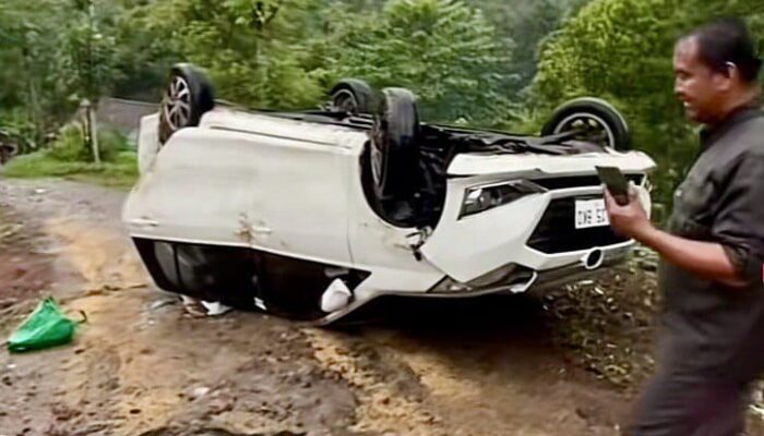 Mobil Grand Livina Terjun ke Jurang di Tikungan Cingere Gentong, Diduga Akibat Jalan Licin