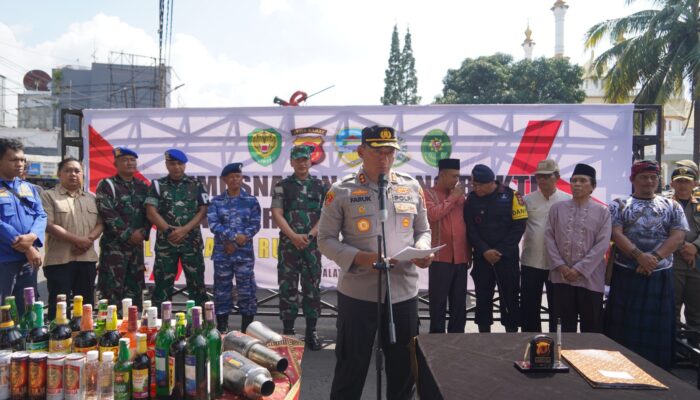 Perang Terbuka, Polres Tasikmalaya Kota Hancurkan 5.211 Botol Miras dan Ratusan Knalpot Bodong
