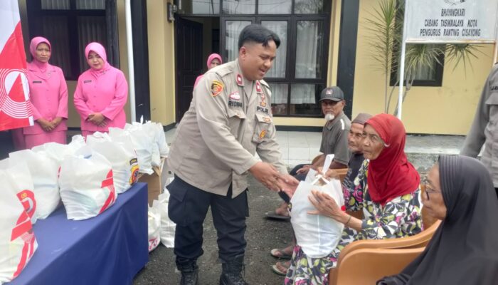 Polsek Cisayong Gelar Baksos HUT Bhayangkara ke-79, Sasar Lansia