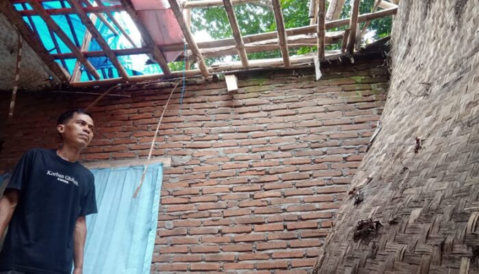 Mantan Ketua RT di Kota Tasikmalaya di Tengah Reruntuhan: Hidup, Bertahan, Menunggu Bantuan