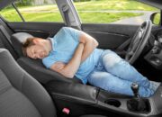 tidur di mobil