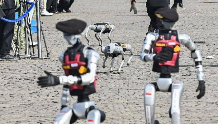 Robot Polisi dan Masa Depan Penegakan Hukum: Refleksi Kritis atas Uji Coba Tanpa Anggaran Negara 2 488 Robot Polisi Polri Jadi Sorotan Harga di Alibaba Rp300 Juta Tapi Anggaran Capai Rp3 Miliar