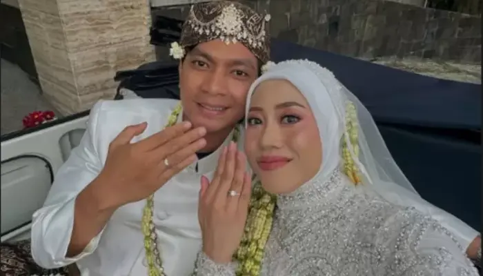 Cinta di Tengah Lapangan: Megawati Hangestri dan Dio Novandra Resmi Bersatu di Pelaminan 1 FotoJet 2025 07 04T144416980 2365389518