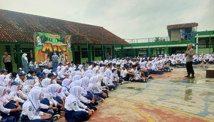 Kapolsek Cisayong Jadi Pemateri MPLS di SMAN 1 Cisayong, Soroti Bahaya Narkoba dan Pentingnya Tertib Lalu Lintas 3 IMG 20250714 WA0004