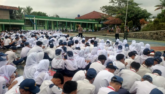 Kapolsek Cisayong Jadi Pemateri MPLS di SMAN 1 Cisayong, Soroti Bahaya Narkoba dan Pentingnya Tertib Lalu Lintas 2 IMG 20250714 WA0005