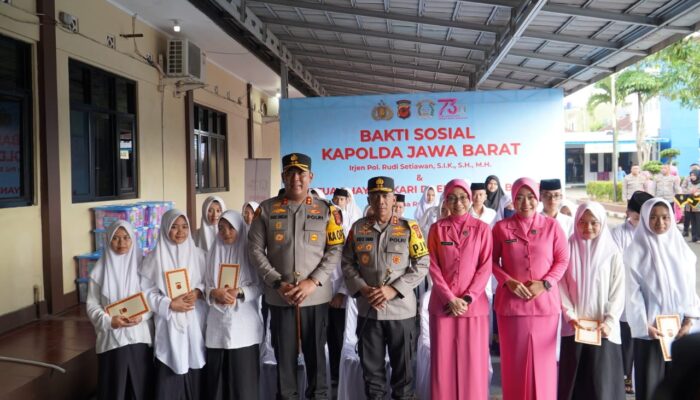 Kapolda Jabar Gelar Bakti Sosial di Tasikmalaya, Serahkan Kursi Roda untuk Anggota Polri yang Sakit Stroke 2 IMG 20250717 WA0028