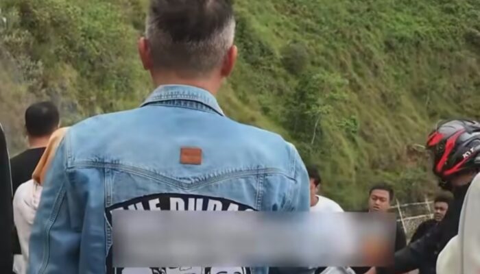 Detik-Detik Moge Desta Tumbang! Nyaris Timpa Keluarga, Warga Kaget Lihat Ariel NOAH & Raffi Ahmad! 2 Screenshot 20250703 221747 Instagram