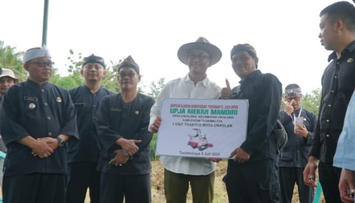 Bangkitkan Semangat Tani Milenial, Bupati Cecep Bagikan Alsintan 3 Screenshot 20250710 094227 Instagram