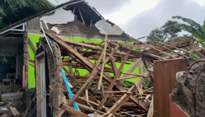 Dua Tahun Terbengkalai, Perpustakaan SDN 3 Sukajadi Kecamatan Cisayong Belum Juga Dibangun