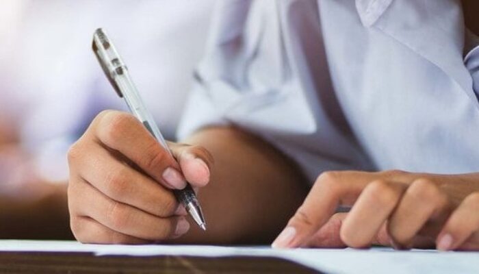 Ancaman Kecurangan AI dalam Pendidikan, Sekolah Kembali ke Buku Biru