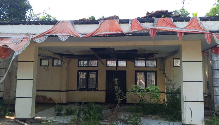 Miris! Kantor Kelurahan Leuwiliang Ambruk, Lima Bulan Pelayanan Ngontrak di Rumah Warga
