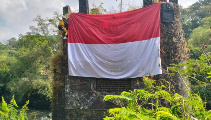 Merah Putih Raksasa Berkibar di Jembatan Perjuangan Karang Resik, Menggema Semangat 1947