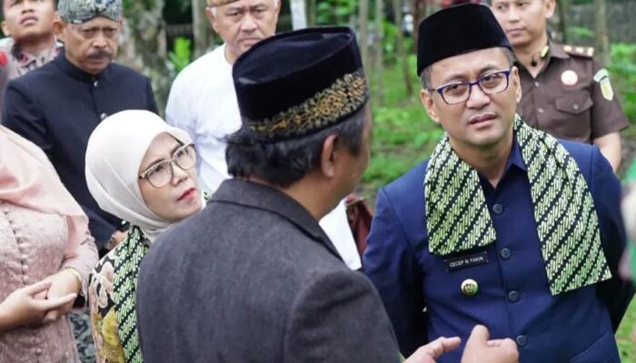 Bupati Cecep Napak Tilas Jejak Sejarah Tasikmalaya di Geger Hanjuang