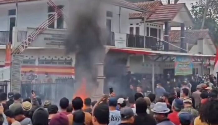 Lagi! Ribuan Warga Desa Pasirbatang Manonjaya Tuntut Kades Mundur, Diduga Korupsi Rp965 Juta
