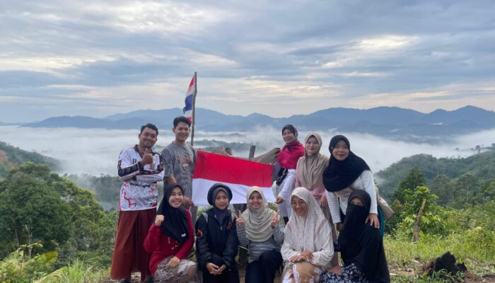 Mahasiswi UMTas di Thailand Selatan Kibarkan Merah Putih di Bukit Sukhirin 2 IMG 20250818 WA0018