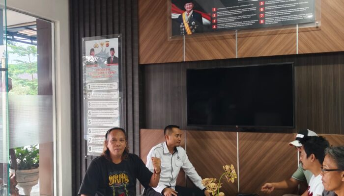 Diduga Gelapkan Dana Penyertaan Bumdes, Kades Pasirbatang Dilaporkan ke Polisi 3 IMG 20250825 WA0024