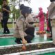 HUT ke-77, Polwan Polres Tasikmalaya Tabur Bunga di TMP KH. Zaenal Musthafa