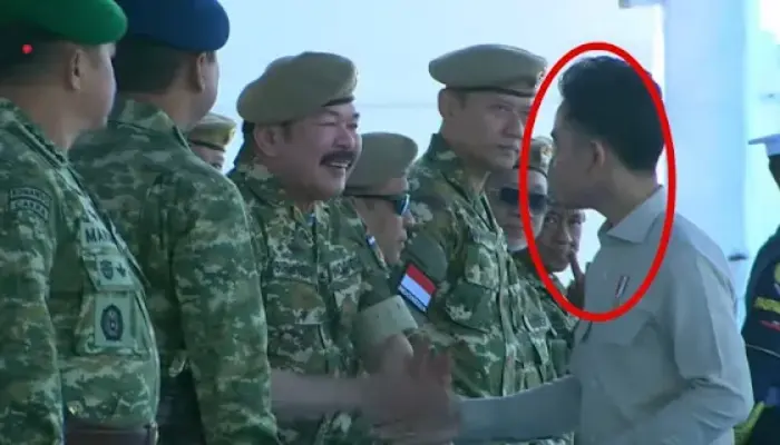 Perang Dingin Tampaknya Dimulai: Gibran Tak Salami Tiga Menteri di Upacara Militer