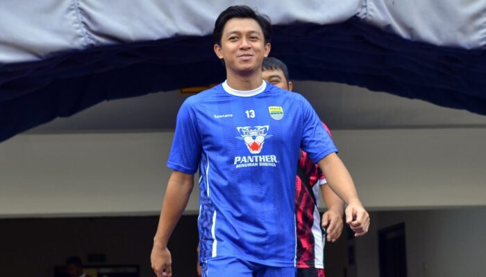Febri Hariyadi Comeback Manis, Bawa Persib Bandung Tundukkan Semen Padang 1 persib febri
