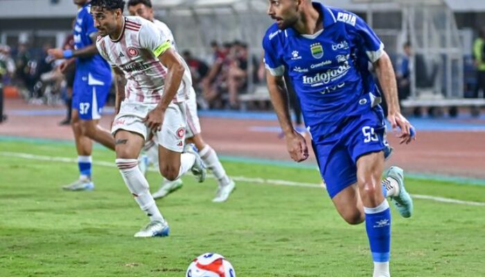 Persib Tanpa Frans Putros Hadapi Persita, Lini Belakang Harus Beradaptasi