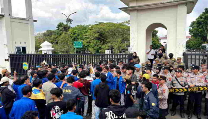 Demo Tiga Gelombang di Tasikmalaya Berjalan Aman, Puluhan Pelajar Terjaring
