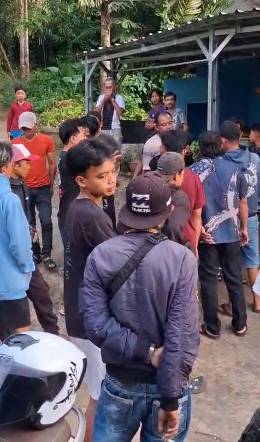 Kurir Paket Diduga Dianiaya Konsumen di Tasikmalaya, Berakhir Damai di Polsek 2 Screenshot 20250914 161152 WhatsApp 1