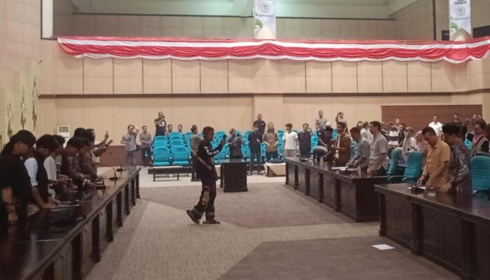 Massa Aksi Apresiasi DPRD Tasikmalaya Dengarkan Aspirasi Malam Hari, Berikut Poin Inti Tuntutannya!