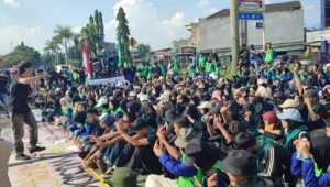 Mahasiswa Unsil Demo di Bale Kota Tasikmalaya Tuntut Kepedulian Pemerintah terhadap Petani