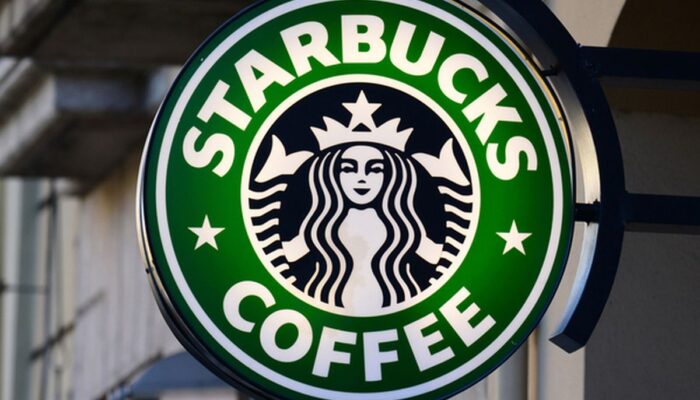 CEO Starbucks Tutup Gerai Berkinerja Buruk, Pangkas 900 Karyawan 