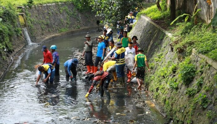 Ribuan Warga Kota Tasikmalaya Turun ke Jalan Peringati World Clean Up Day 2025