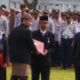 Wamendagri Akhmad Wiyagus Pimpin Upacara HUT ke-24 Kota Tasikmalaya, Serahkan Penghargaan Satyalancana kepada ASN Berprestasi