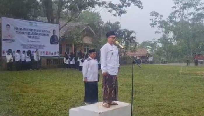 Upacara Hari Santri di Culamega Tetap Khidmat Meski Diguyur Hujan
