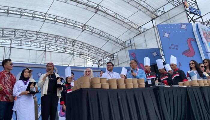 2.417 Kupat Tanjung Pecahkan Rekor MURI Dunia di Hari Jadi ke-24 Kota Tasikmalaya