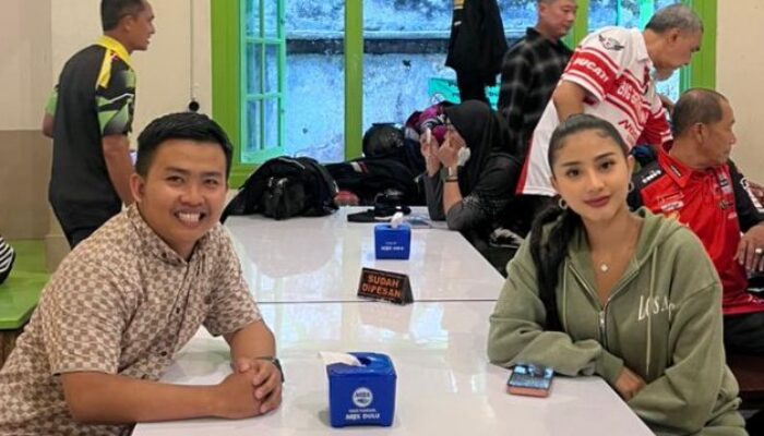 Ghea Youbi Cicipi Nasi Tutug Oncom Tasikmalaya: Sundanese Pisan!