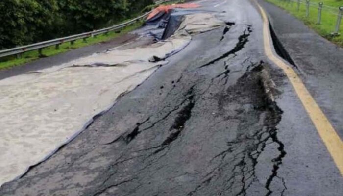 Hujan Deras Sebabkan Jalan di Karangnunggal Amblas Sepanjang 20 Meter
