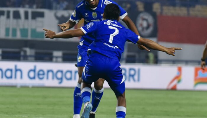 Persib Bandung Tundukkan Persis Solo 2-0 Meski Bermain 10 Pemain, Marc Klok: Ini Kemenangan Kolektif