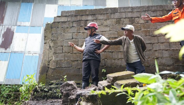 Wabup Tasikmalaya Tinjau Lokasi Banjir di Sukaratu, Soroti Aktivitas Tambang Pasir di Hulu