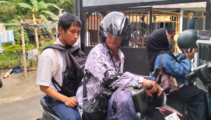 Kisah Dedi Supriatna: Guru Sukwan SLB Kota Tasikmalaya Berjuang 30 Tahun dengan Gaji Minim