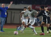 Reuni Panas di GBLA: Persib Bandung Sambut Kuipers dan Edo