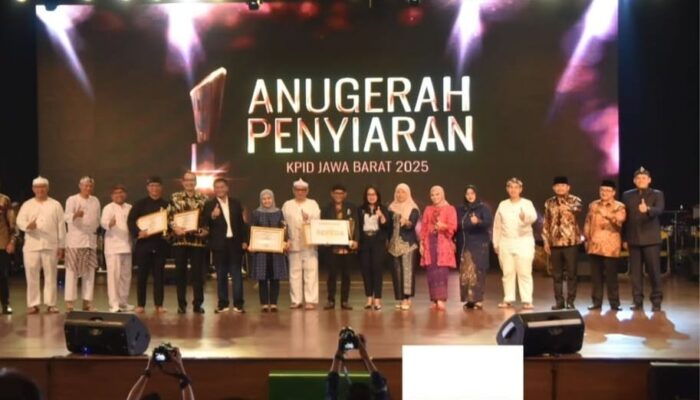 Radio Purbasora 105,7 FM Tasikmalaya Raih Penghargaan Bergengsi di Anugerah Penyiaran KPID Jabar 2025