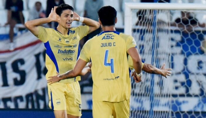 Bojan Hodak Puji Federico Barba: Pemimpin Tenang di Tembok Pertahanan Persib