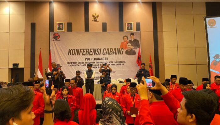Cucu Soekarno Lantik 6 DPC PDIP di Priangan Timur, Ade Sugianto Jabat Ketua DPC Tasikmalaya 
