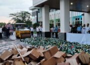 Ribuan Botol Miras Dimusnahkan di Bale Kota, Wali Kota Sebut Tasikmalaya Sempat Jadi Gudang Distribusi Priangan Timur