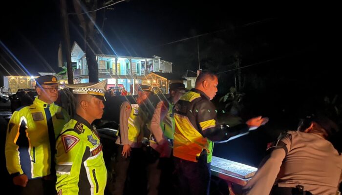 Granmax Terjun ke Jurang Usai Tabrakan dengan Elf di Salawu Tasikmalaya, 12 Penumpang Selamat